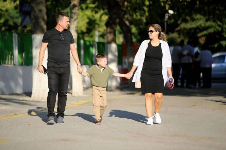 <p>Uyum haftasında ortaöğretim kurumlarında eğitim öğretime başlayan hazırlık ve 9'uncu sınıf öğrencileriyle velileri, eğitim öğretim dönemi başlamadan önce öğrenim görecekleri okul hakkında bilgilendirilecek.</p>
