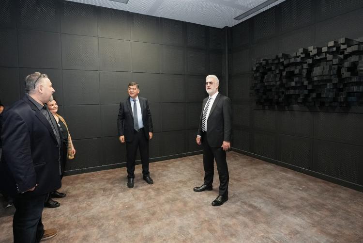 <p>Ben; Ankara'da, İstanbul'da zor gördüm. Rıdvan Başkanımı tebrik ediyorum. Gaziantep gibi bir şehir için müthiş bir kazanım, Türkiye için müthiş bir kazanım. Her şeyi bu ülke için yapıyoruz zaten. Başkanımı; kutluyorum, gönülden kutluyorum hem de.”</p>
