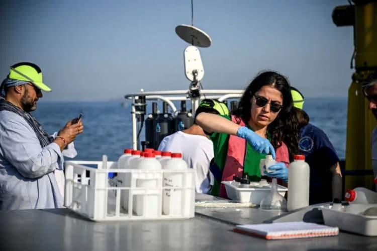 <p>İstanbul Üniversitesi Deniz Bilimleri ve İşletmeciliği Enstitüsü Öğretim Üyesi Doç. Dr. Fuat Dursun da ölçüm yaptıkları istasyonlarda benzer veriler elde ettiklerini dile getirdi.</p>
