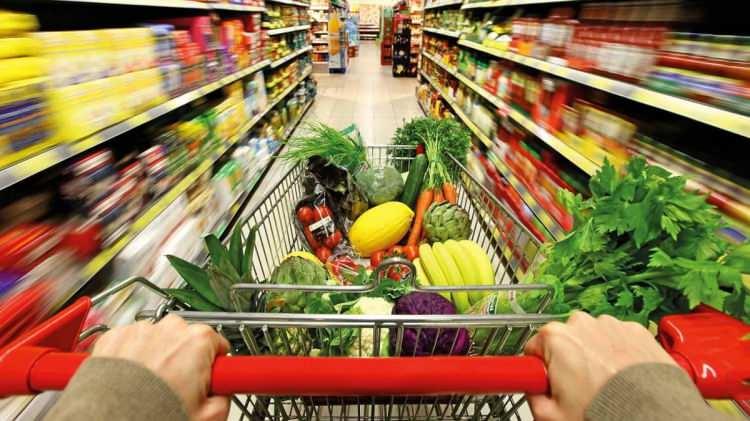 <p>Marketlerde, sebze ve meyve, makarna, sıvı yağ, pirinç ve temizlik malzemesi gibi temel gıda ve ihtiyaç maddelerine yönelik fiyatlar incelendi.</p>
