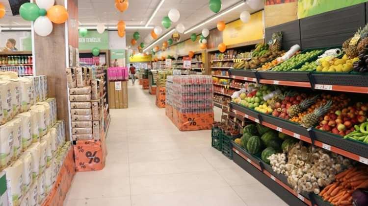 <p>Dünyada azalan zeytinyağı rekoltesinin sebep olduğu artan dış talep ve küresel fiyatlar sebebiyle yükselen dökme ve varilli zeytinyağı ihracatının yurt içi tüketici fiyatlarına olumsuz etkisinin devam ettiği gerekçesiyle, 1 Kasım'a kadar ihracata yönelik ek tedbirler alındı.</p>