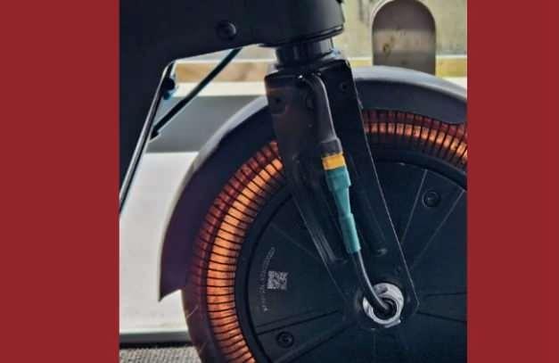 <p>SMART Tire Company'nin Şekil Hafızalı Alaşım Radyal Teknolojisini (SMART) piyasaya sürmesi, lastik sektöründe önemli bir kilometre taşına işaret ederek hem yol hem de arazi araçları için dönüştürücü bir çözüm sunuyor.</p>
