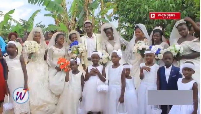 <p>Ulusal medyada yer alan haberlere göre, Uganda'da geleneksel tedavi yöntemlerini uygulayan bir hekim olan Ssaalongo Nsikonenne Habib Ssezzigu, ülkenin Bugereka kasabasında 7 kadınla aynı anda evlendi.</p>

<p> </p>
