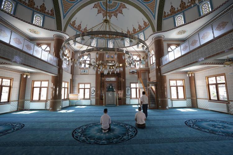 <p>"<strong>Gümüşhane şartları belli, yer vardı da biz mi yapmadık? İmkanlar bu kadardı ve yapılabildi. Emeği geçen bütün vatandaşlarımızdan Allah razı olsun. Kalan kısmı da cemaat ve insanlarımızın yardımıyla yapmak istiyoruz.</strong>"</p>
