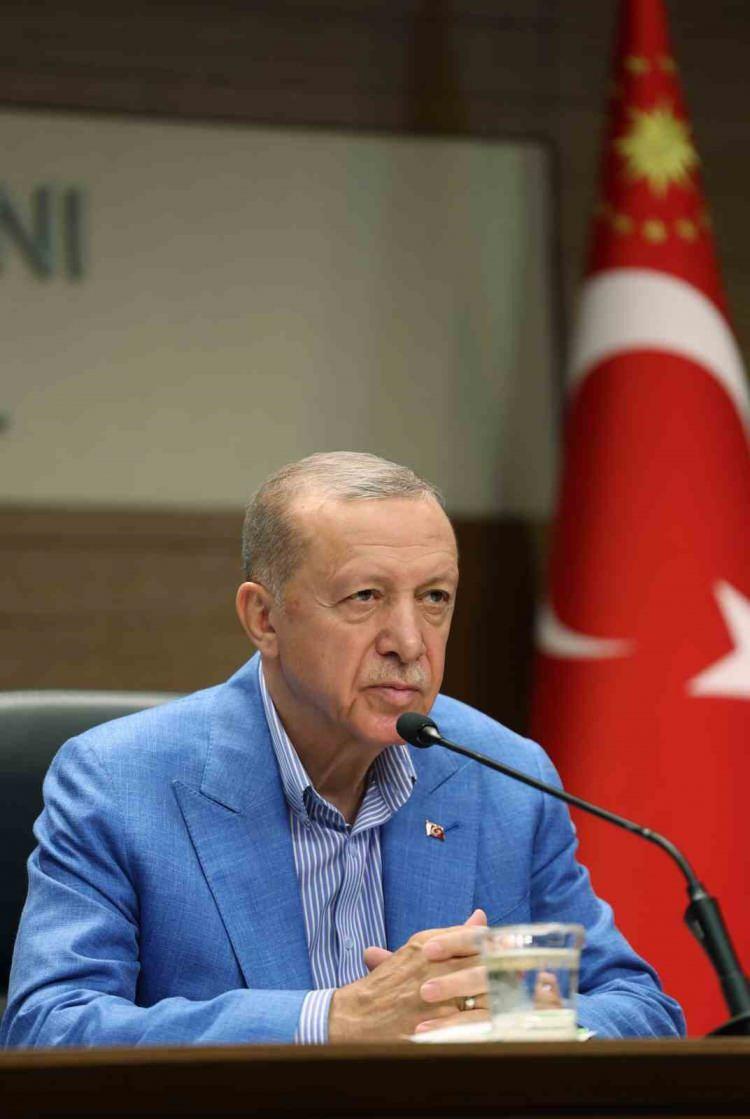 <p>Uluslar arası ajanslar Erdoğan'ın sözlerini son dakika olarak duyururken Yunan Medyası Erdoğan'ın Brüksel'i uyardığını yazdı.</p>

<p>​</p>
