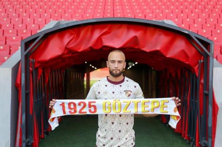 <p>DOĞAN ERDOĞAN<br />
<br />
Eski Takımı: Fortuna Sittard<br />
<br />
Yeni Takımı: Göztepe<br />
<br />
Mevki: Ön libero (27)<br />
<br />
Bonservis: Bedelsiz</p>
