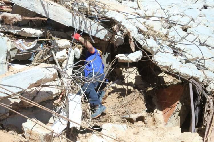 <p><strong>LİBYA'DA NE OLMUŞTU?</strong></p>
<p>Libya'da ise Orta Akdeniz'de etkili olan ve 10 Eylül'de ülkenin doğusunu vuran "Daniel" fırtınası Bingazi, Beyda, Merc, Suse ve Derne kentlerinde sel felaketine neden olmuştu.</p>
<p> </p>