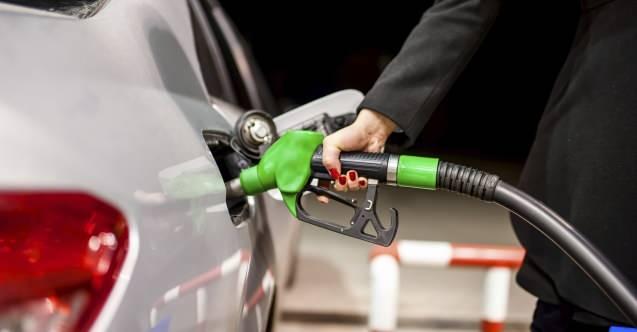 <p><strong>MOTORİNE BEKLENEN ZAM POMPA FİYATINA YANSIDI</strong></p>
<p>Motorinde beklenen zam pompaya yansıdı. </p>