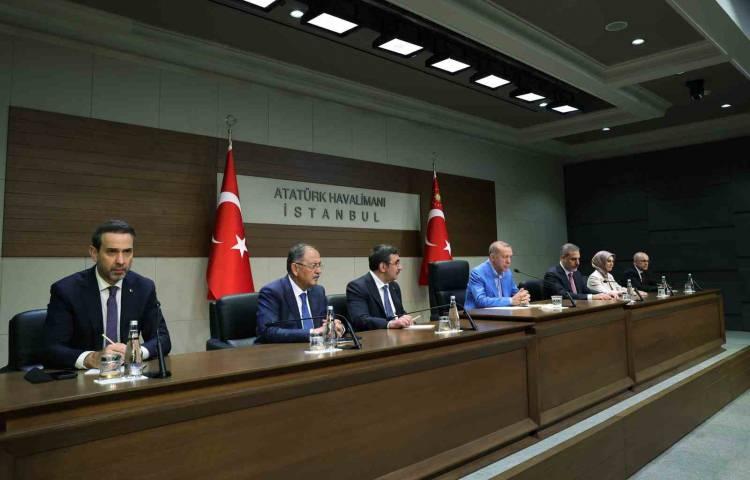 <p>Ziyareti öncesi Atatürk Havalimanı'nda gazetecilerin sorularını cevaplandıran Cumhurbaşkanı Erdoğan Türkiye'nin AB üyeliğine ilişkin dikkat çeken açıklamalarda bulundu.</p>