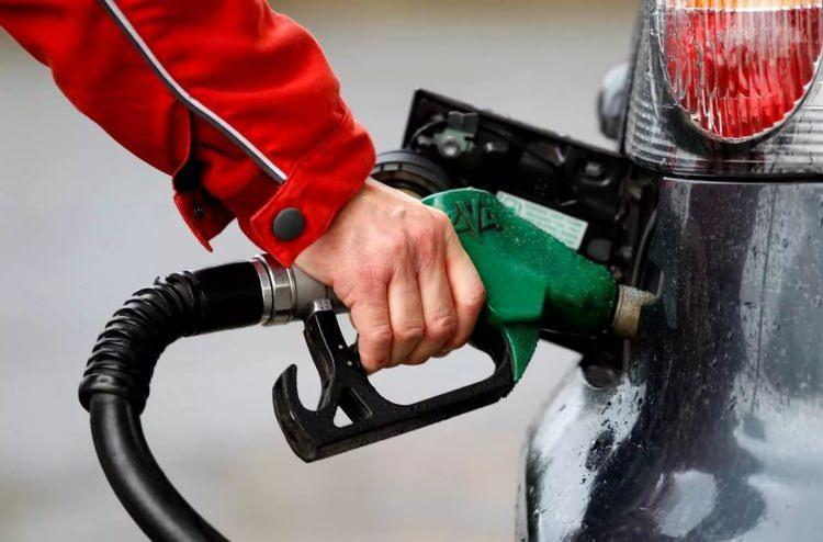 <p>Gelen zamla birlikte İstanbul'da motorinin litre fiyatı 40 TL'yi aşarak, 40,03 TL oldu. </p>