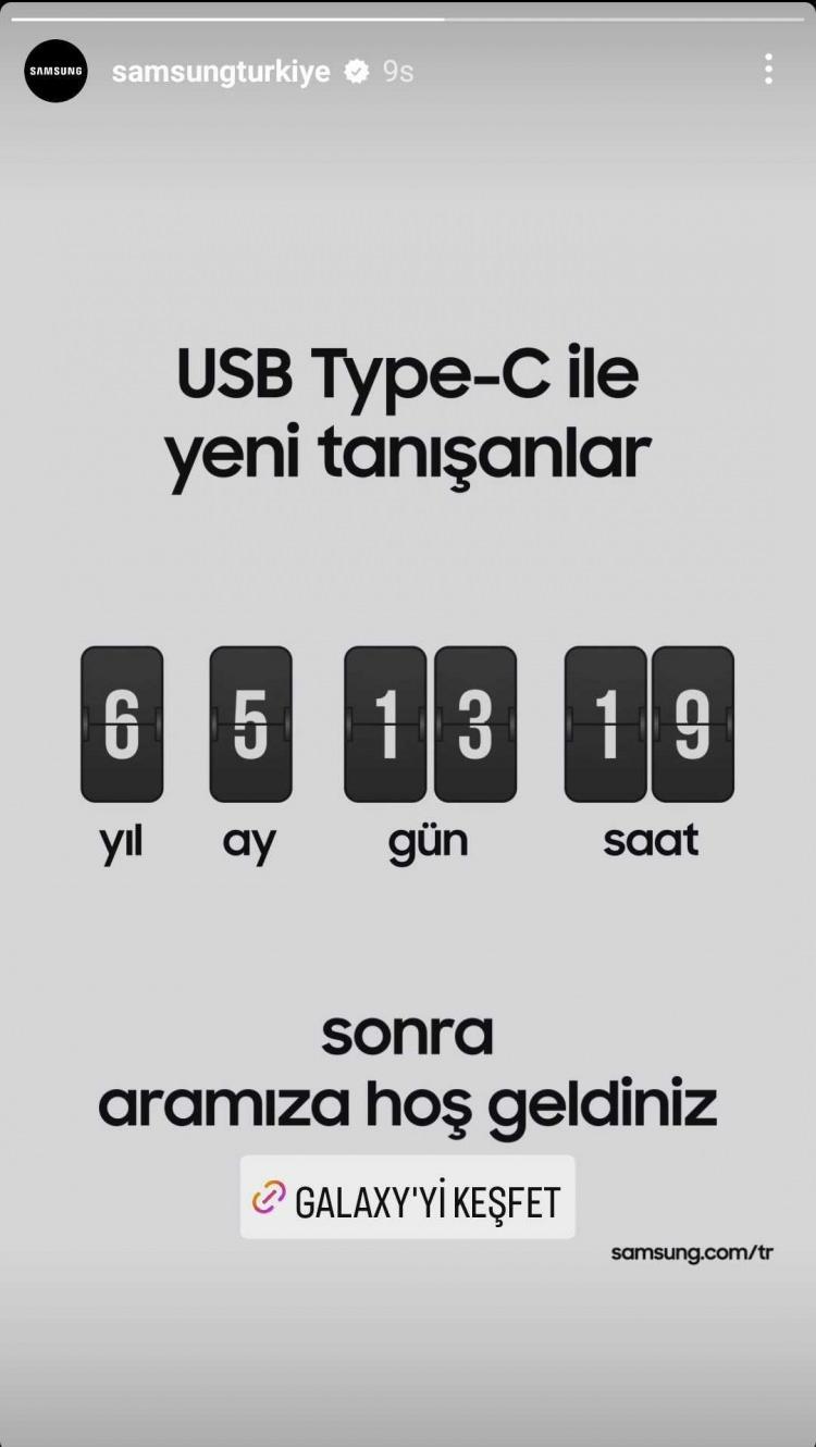 <p><span style="color:#B22222"><strong>'6 YIL 5 AY 13 GÜN 19 SAAT SONRA ARAMIZA HOŞ GELDİNİZ"</strong></span></p>

<p> </p>

<p>Samsung Instagram hesabından paylaştığı hikayede; <strong>USB TYPE-C</strong> ile yeni tanışanlar başlığı adı altında <strong>"6 yıl 5 ay 13 gün 19 saat sonra aramıza hoş geldiniz"</strong> diyerek Apple'a göndermede bulundu.</p>
