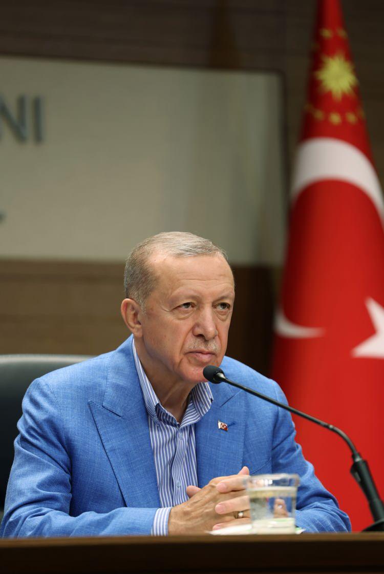 <p><strong>AJANSLAR SON DAKİKA BİLGİSİ OLARAK PAYLAŞTI </strong><br />
<br />
Uluslararası ajanslar Cumhurbaşkanı Erdoğan'ın açıklamasını 'son dakika' bilgisi olarak okuyucularına duyurdu.</p>