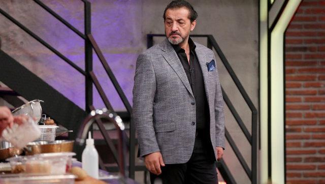 <p><span style="color:#B22222"><strong>MASTERCHEF İZLERKEN CANI ÇEKTİ</strong></span></p>
<p><strong>Paylaşıma sessiz kalmayan Mehmet Şef alıntı yaparak, <em>"Sen iste yaparız ne demek"</em> yanıtını verdi.</strong></p>