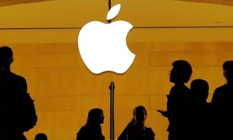 <p>Apple Çarşamba günü yaptığı açıklamada, 2020'de piyasaya sürülen iPhone 12'nin küresel radyasyon standartlarıyla uyumlu olduğunun birden fazla uluslararası kuruluş tarafından onaylandığını, telefonun uyumluluğunu kanıtlayan çeşitli Apple ve üçüncü taraf laboratuvar sonuçlarını Fransız ajansına sunduğunu ve bulgularına itiraz ettiğini söyledi.</p>
