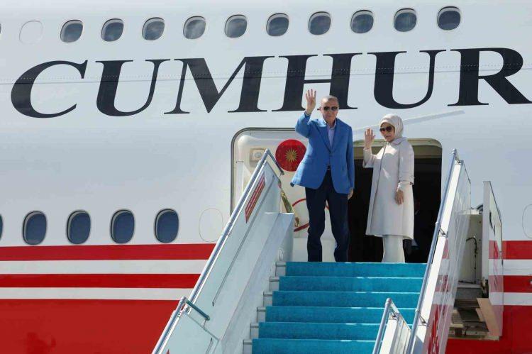 <p><strong>"GEREKİRSE YOLLARI AYIRABİLİRİZ"</strong></p>

<p><br />
Avrupa Parlamentosu'nun 2022 Türkiye raporunun kabul edilmesiyle ilgili konuşan Erdoğan, <strong>"Avrupa Birliği Türkiye'den kopmanın gayreti içerisinde. Avrupa Birliği'nin Türkiye'den kopuş hamlelerini yaptığı bu dönem içerisinde biz de bu gelişmeler karşısında değerlendirmelerimizi yaparız ve bu değerlendirmelerden sonra da Avrupa Birliği'yle gerekirse yolları ayırabiliriz"</strong> ifadelerini kullandı.</p>
