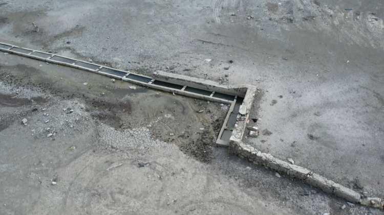 <p> Burası 4 metreden fazla suyun içerisindeydi diye tahmin ediyorum” ifadelerini kullan</p>
