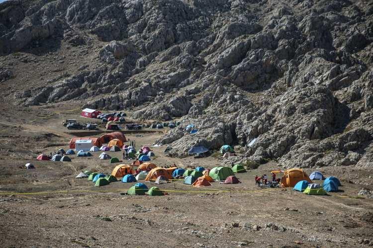<p>Hayatta olmanın sevincini yaşadığını aktaran Dickey, "Bugün halen hayatta olduğum için büyük şükran diliyorum. 11 gün boyunca yer altında sıkışıp kalmışken bir milletin beni izlediğini, merak ettiğini, defalarca desteklediğini öğrendim; Türkiye." dedi.</p>