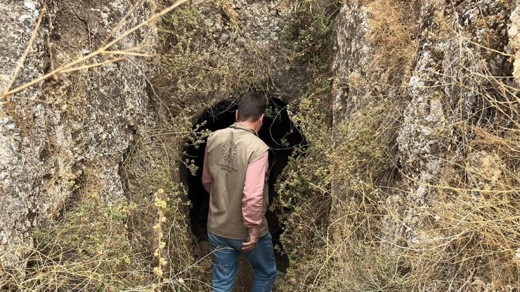 <p>Turistleri buraya davet eden Alkan, "Burası Adıyaman için çok değerli bir su tüneli. Tüm yerli ve yabancı ziyaretçileri buraya bekliyoruz." şeklinde konuştu.</p>