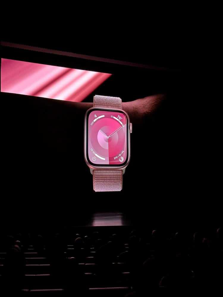<p>iPhone 15 modellerinin yanısıra Apple Watch Series 9'u da kullanıcılar ile buluşturdu.<br />
<br />
</p>