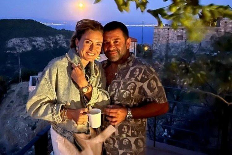 <p><strong>Çekildiği fotoğraflarda da belirgin bir şekilde gözüken yazı takipçilerinin gözünden kaçmadı.</strong></p>
<p> </p>