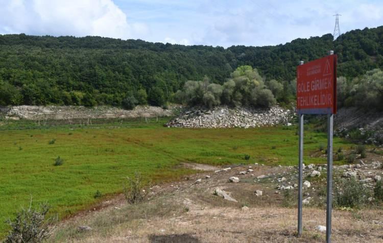 <p><strong>Geçen yılın aynı ayında ise bu 16,1 milimetre imiş Türkiye genelinde. Bugün 6,4 civarında yani ortalamalara baktığımız zaman uzun dönem ortalamalarına yüzde 57-60 oranında bir düşüş var</strong>" dedi.</p>
