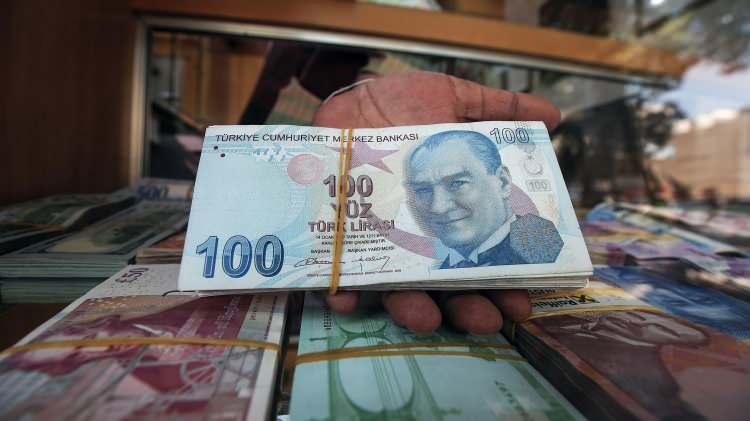 <p>SGK mevzuatına göre 2008'den sonra isteğe bağlı sigorta priminin sigortalılık süresine sayılması için 12 ay yatırılması gerekiyor. Emeklilik dilekçesi de borcun ödendiği tarihte geçerli olacağı için emekli aylığı borcun ödendiği tarihi takip eden ayın başında yatıyor.</p>
<p> </p>