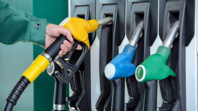 <p><strong>PETROL FİYATLARI 90 DOLARIN ÜSTÜNDE!</strong></p>

<p>Brent petrolün varili uluslararası piyasalarda 90,86 dolardan işlem görüyor.</p>
