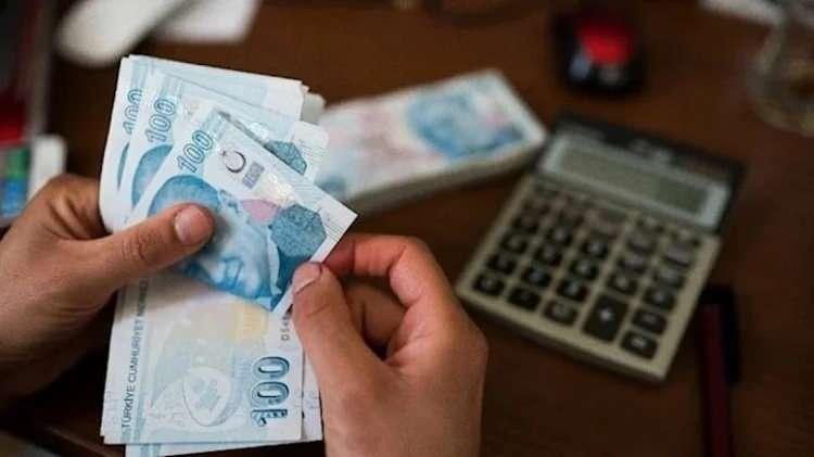 <p>TL mevduat faizlerinin yüzde 33’lerden başladığı özel bankaların bir kısmı yeni KKM girişlerini kapattı. Özel bankalarda KKM’den TL’ye dönen mevduatlar için faiz oranları ise yüzde 45’e kadar çıkıyor.</p>
