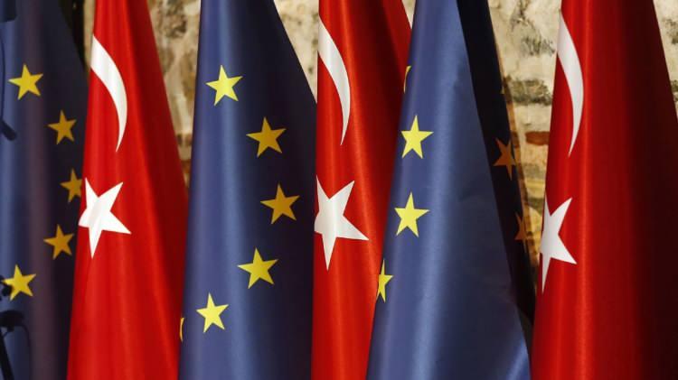 <p><strong>YUNAN MEDYASI: ERDOĞAN BRÜKSEL'İ UYARDI </strong></p>
<p>Türkiye'deki gelişmeleri yakından takip eden Yunan Medyası Cumhurbaşkanı Erdoğan'ın açıklamalarını Brüksel'e bir 'uyarı' olarak yorumladı.</p>