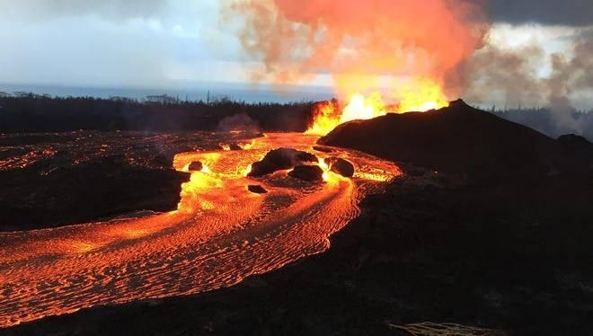 <p>Dünyanın en aktif volkanlarından Kilauea'da 1983'ten bu yana patlamalar oluyor.</p>
