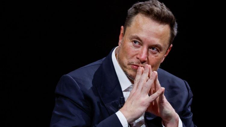 <p>Milyarderin yeni biyografisine göre, Elon Musk ve Grimes bu yıl kızlarının adını Andromeda Synthesis Story Musk olarak değiştirmeyi düşündüler, ancak bunu yapmadılar.</p>
