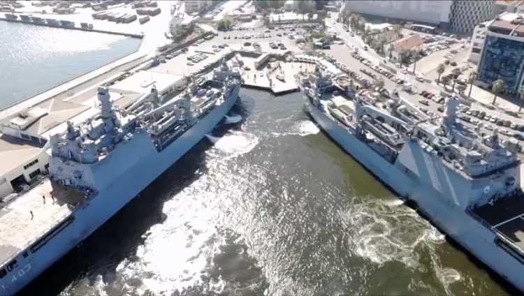 <p>Ayrıca 3 sahra hastanesi ile muhtelif iaşe, barınma ve sıhhi malzemeler de Libyalı kardeşlerimiz i&ccedil;in gemilerimizle b&ouml;lgeye g&ouml;nderildi.</p>

<p>Bug&uuml;n TCG OSMANGAZİ gemimiz de yardım malzemelerini Libya&rsquo;ya ulaştırmak &uuml;zere İzmir&rsquo;den hareket edecek.</p>
