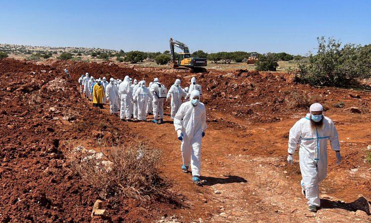 <p><strong>LİBYA&rsquo;DAKI SEL FELAKETINDE HAYATINI KAYBEDENLER TOPLU MEZARLARA DEFNEDİLİYOR</strong></p>
