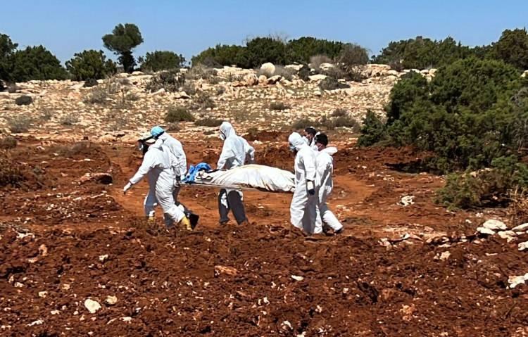 <p>Burada toprağa verilenler arasında Libyalıların yanı sıra kentte yaşayan yabancılar da bulunuyor.</p>
