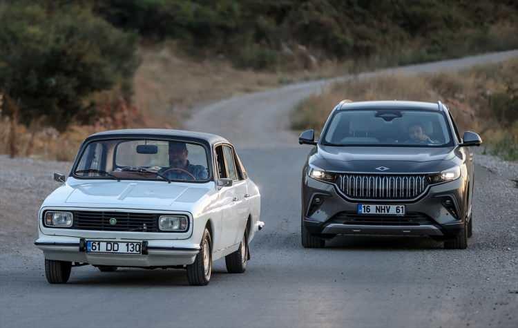 <p>Aslen Of'lu olduğunu ve memleketine Togg ile gitmek istediğini dile getiren Vahapoğlu, "Of'un Saraçlı köyündenim. Memlekete gittiğimde çok büyük bir hayalimi gerçekleştirmiş olacağım. Önceki Ulaştırma ve Altyapı Bakanı Adil Karaismailoğlu bizim köylümüz. O, aracı alıp bizim köylülere göstermiş ama ikinci kez de ben göstereceğim inşallah Togg." diye konuştu.</p>
