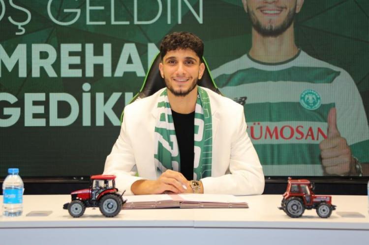 <p>EMREHAN GEDİKLİ<br />
<br />
Eski Takımı: Trabzonspor<br />
<br />
Yeni Takımı: Konyaspor<br />
<br />
Mevki: Santrfor (20)<br />
<br />
Bonservis: Bedelsiz</p>
