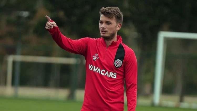 <p>ADEM LJAJIC<br />
<br />
Eski Takımı: Fatih Karagümrük<br />
<br />
Yeni Takımı: FK Novi Pazar<br />
<br />
Mevki: 10 Numara (31)<br />
<br />
Bonservis: -</p>
