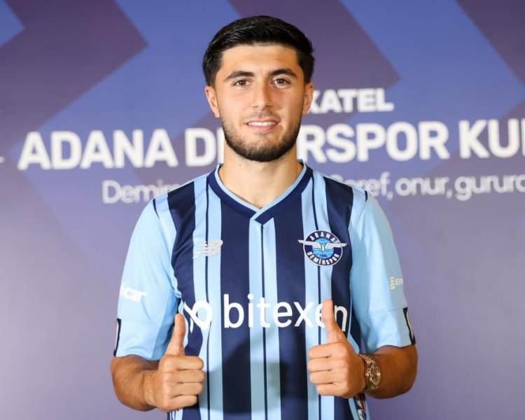 <p>YUSUF BARASİ<br />
<br />
Eski Takımı: AZ Alkmaar<br />
<br />
Yeni Takımı: Adana Demirspor<br />
<br />
Mevki: Santrfor (20)<br />
<br />
Bonservis: -</p>
