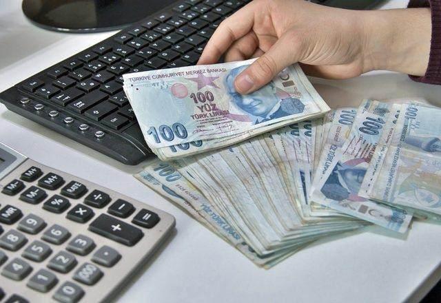 <p>Kamu bankaları genel olarak politika faizinin 3 puan üstünü yani yüzde 28 faiz verirken birçok özel banka KKM’de yeni giriş ekranını kapattı.</p>
