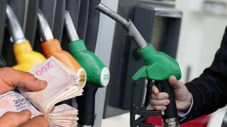 <p>Motorinin başkent Ankara'daki litre fiyatı 40,57 seviyesine yükselirken, İzmir'de ise 40,73 TL oldu.</p>