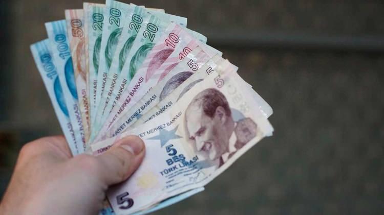 <p>Burada hesaplamalarda kullanılan parametre ise 6 ay sonunda gerçekleşen enflasyon oluyor. Hazine ve Maliye Bakanı Mehmet Şimşek'in açıklamaları sonrasında hesaplamaların değişeceğinin işareti de verilmiş oldu.</p>

<p> </p>
