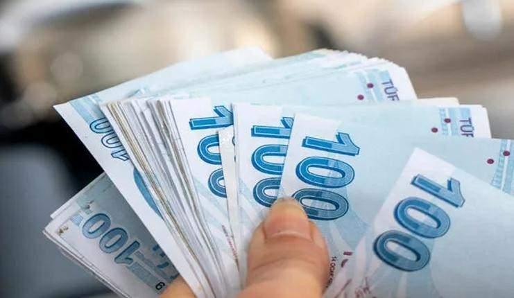<p>Çalışma ve Sosyal Güvenlik Bakanı Vedat Işıkhan da yaptığı açıklamada “AK Parti hükümetleri olarak iktidarımız boyunca emeklilerimizi, işçilerimizi, memurlarımızı enflasyona ezdirmedik. Bundan sonra da aynı anlayışla devam edeceğiz” dedi.</p>

<p> </p>

