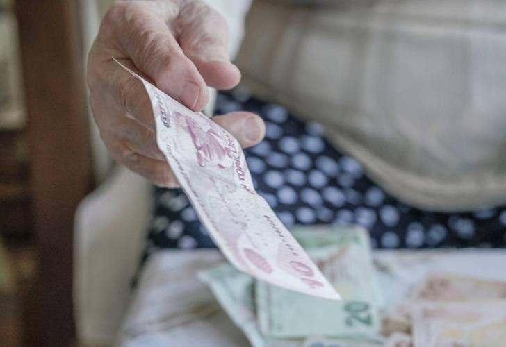 <p>En düşük maaştan başlayarak bir kademe artışı gündeme gelebilir.</p>