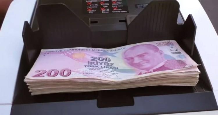 <p><strong>5 BİN TL'LİK ÜÇÜNCÜ İKRAMİYE</strong></p>
<p><br />
Tüm bu çalışmaların dışında gündemde olan bir diğer konu ise emeklilere Cumhuriyet’in 100. yılı dolayısıyla ikramiye verilmesi. </p>