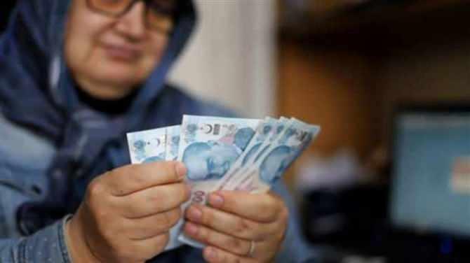 <p> Yasal düzenlemeyle 10 ve altında personel çalıştıran işletmelerde bin 800 gün daha az primle 5 yıl erken emekli olmak mümkün olacak.</p>