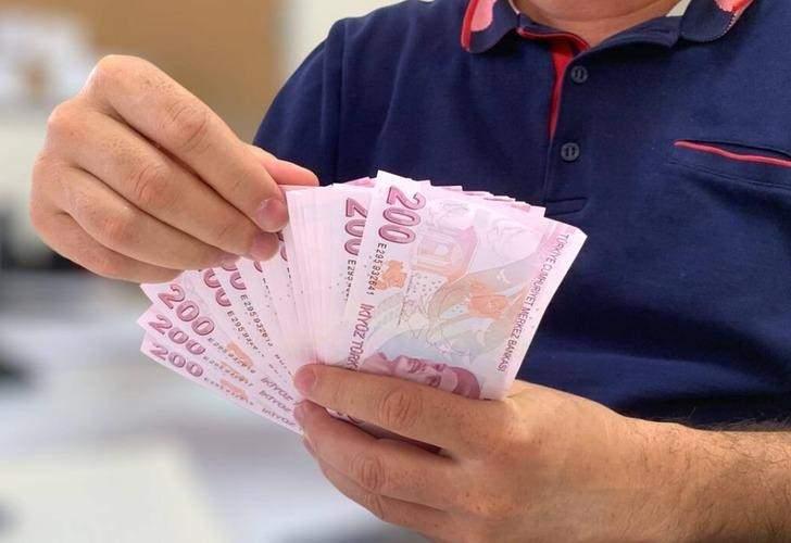 <p> Ancak Bağ-Kur'lular için bu süre 9 bin gün (25 yıl) olarak tespit edildi. Bu nedenle Bağ-Kur'lular daha uzun süre prim ödemek ve daha geç emekli olmak zorunda kalıyor.</p>
