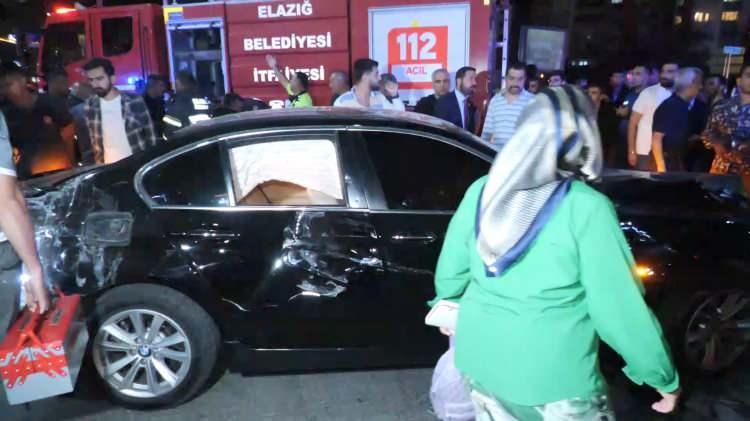 <p>Ekiplerin çalışmasıyla otomobillerden çıkarılan yaralılar, sağlık ekiplerince kentteki hastanelere kaldırıldı.</p>
<p> </p>