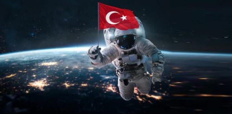 <p>Bir süredir ABD’de eğitim gören ve ilk Türk astronotu olacak Albay Alper Gezeravcı’nın uzay programı belli oldu. Türkiye Cumhuriyeti’nin 100’üncü yılı bitmeden Albay Alper Gezeravcı kasım veya aralık ayında uzaya gönderilecek.</p>
