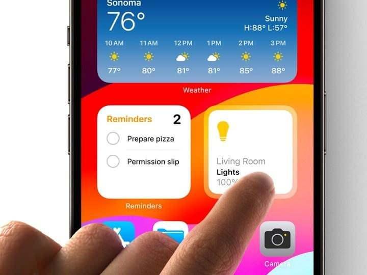 <p><span style="color:#B22222"><strong>9. GELİŞTİRİLMİŞ YENİ WIDGETLER</strong></span></p>

<p> </p>

<p>İnteraktif Widget'lar, iPhone'da Ana Ekran, Kilit Ekranı ve yeni StandBy görünümünde kullanılabiliyor. Widget'lerin geliştirilmesiyle ilgili Apple geçtiğimiz günlerde detaylı açıklamalarda bulunmuştu.</p>
