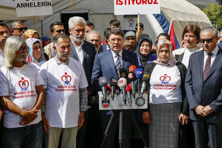 <p>Ziyarete, Vali Ali İhsan Su ile eşi Zeliha Su, Bakan yardımcıları Ramazan Can ve Hasan Yılmaz, AK Parti Diyarbakır milletvekilleri Mehmet Galip Ensarioğlu, Mehmet Sait Yaz ve Suna Kepolu Ataman ve AK Parti İl Başkanı Muhammet Şerif Aydın da katıldı.</p>

<p> </p>
